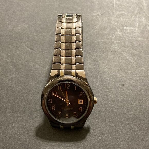 Vintage waterproof to 100 feet watch needs battery - Picture 1 of 3